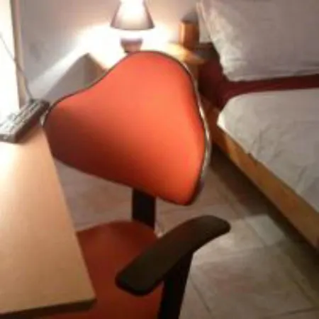 Room In Studio - Simple Hostel The Simple Hostel In The Heart Of Kalamata Penzion *