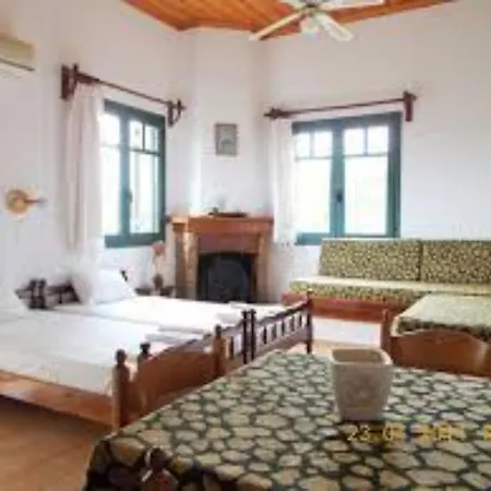 Room In Studio - Simple Hostel The Simple Hostel In The Heart Of Kalamata Affittacamere